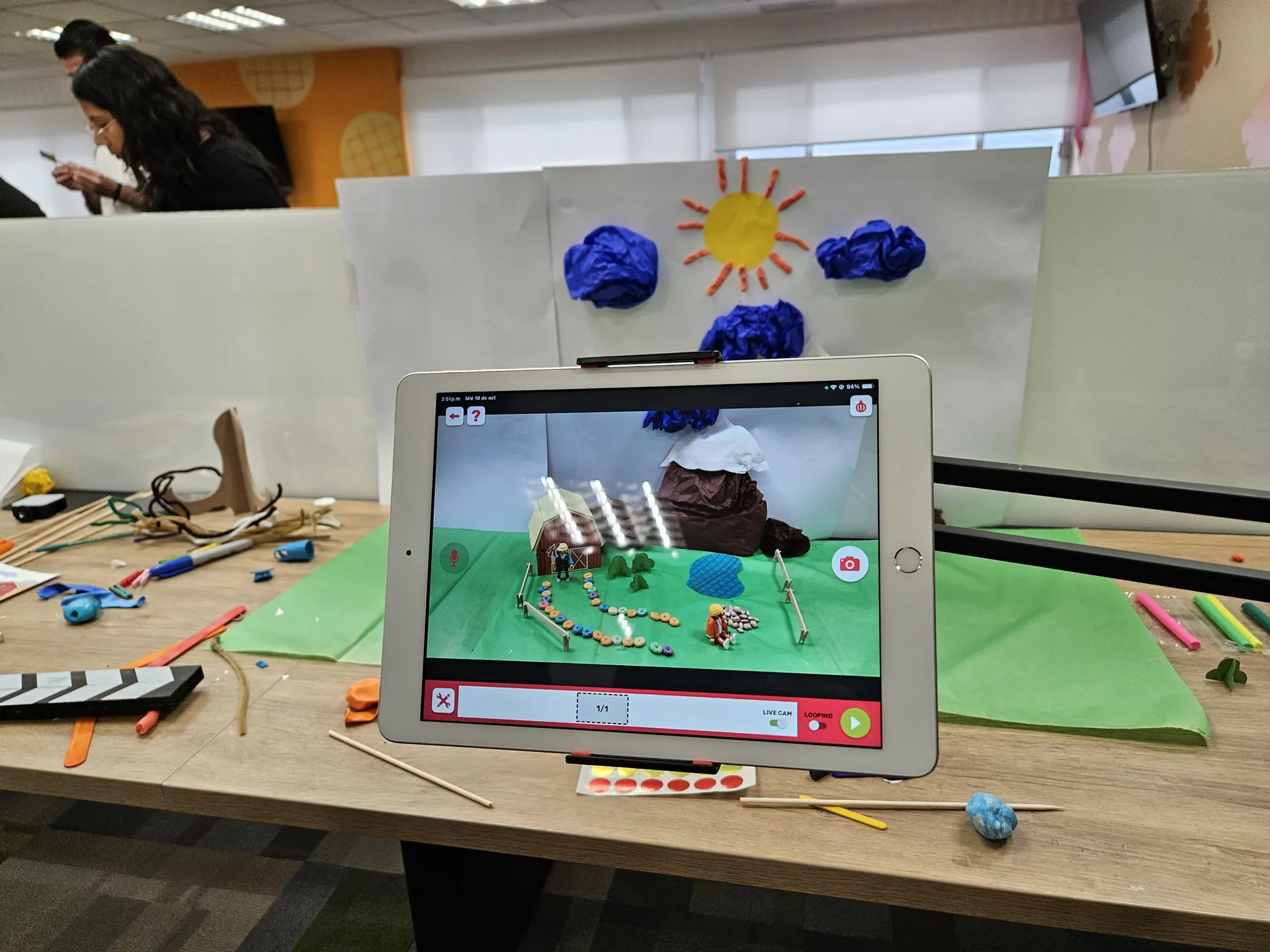 Equipo corporativo durante Animate Festive, actividad de integración