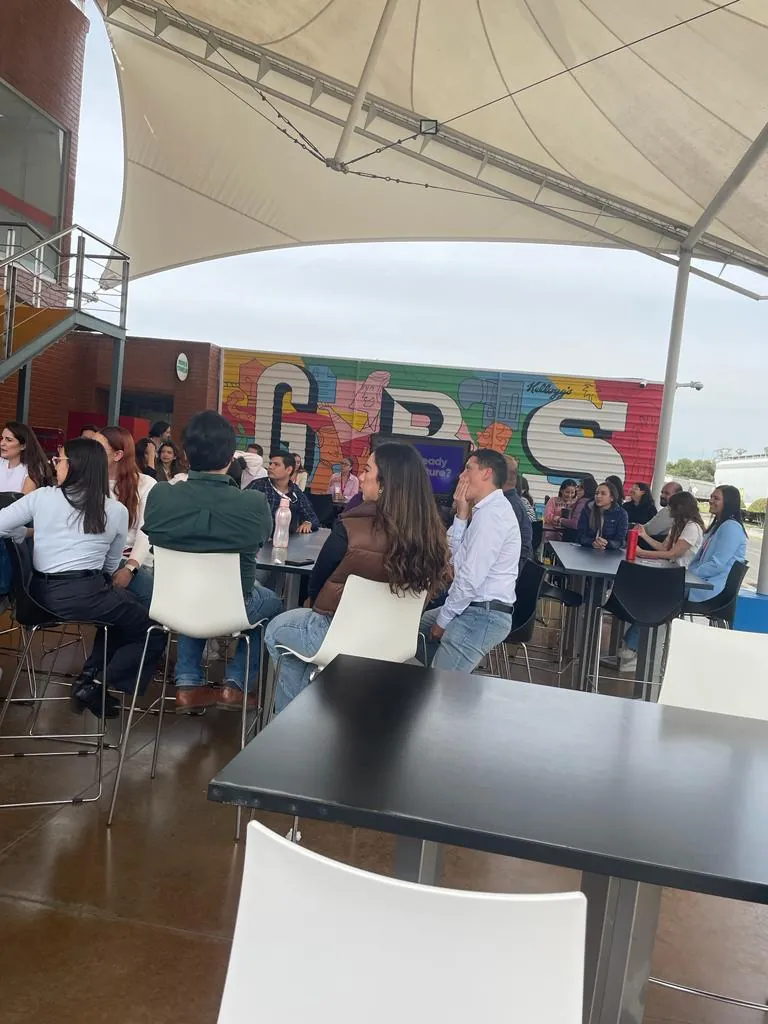 Equipo corporativo durante Animate Festive, actividad de integración