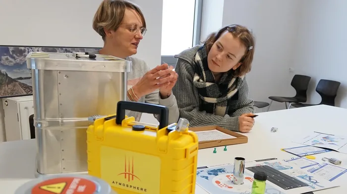 Equipo corporativo durante Atmosphere, actividad de integración