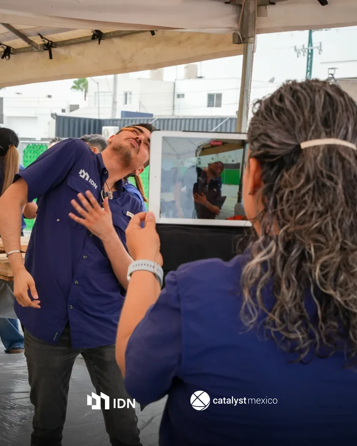 Equipo corporativo durante Barkitecture, actividad de integración