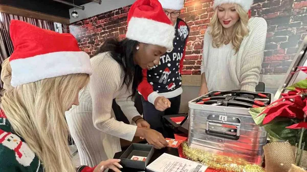 Momento 1 de Beat the Box Rescue Santa