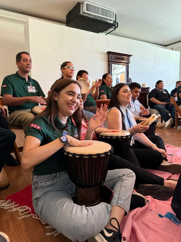 Equipo corporativo durante Beatswork, actividad de integración