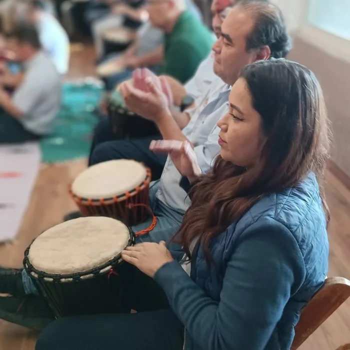 Colaboradores en plena dinámica de Beatswork