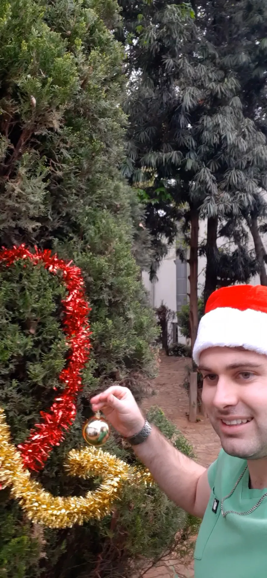 Colaboradores en plena dinámica de Blockbusters Festive