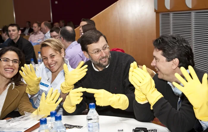 Participantes de Body Rap trabajando en equipo