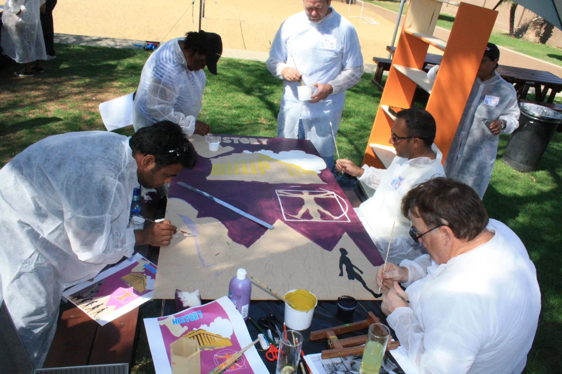 Colaboradores en plena dinámica de Bookworx