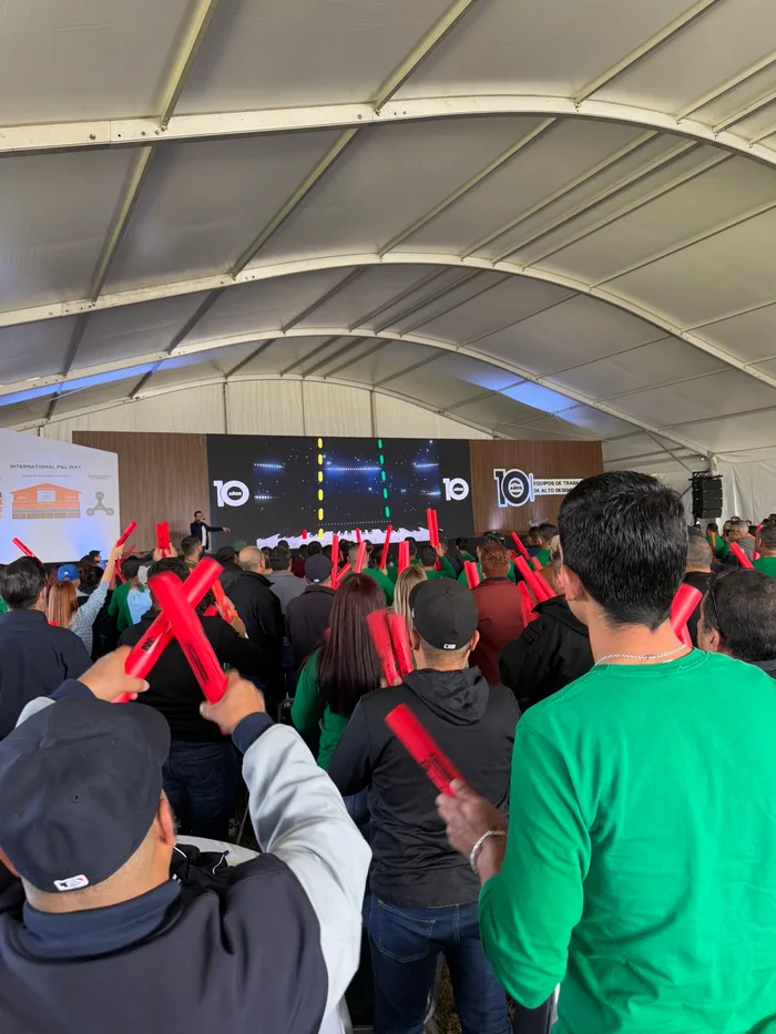 Colaboradores en plena dinámica de Boom Time