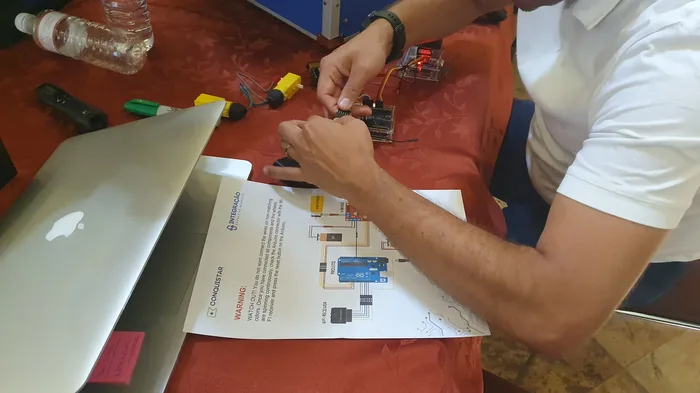Colaboradores en plena dinámica de Bot Creation