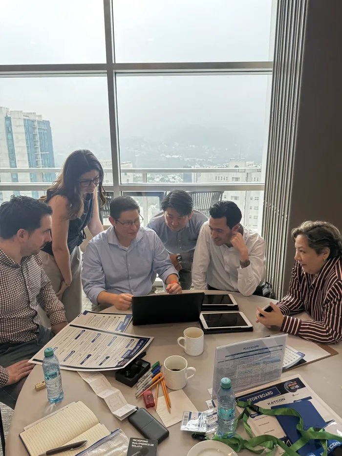Breaking News AI, team building de Catalyst en México