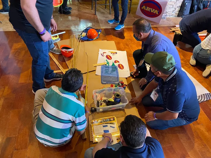 Bridging The Divide: team building para empresas en México