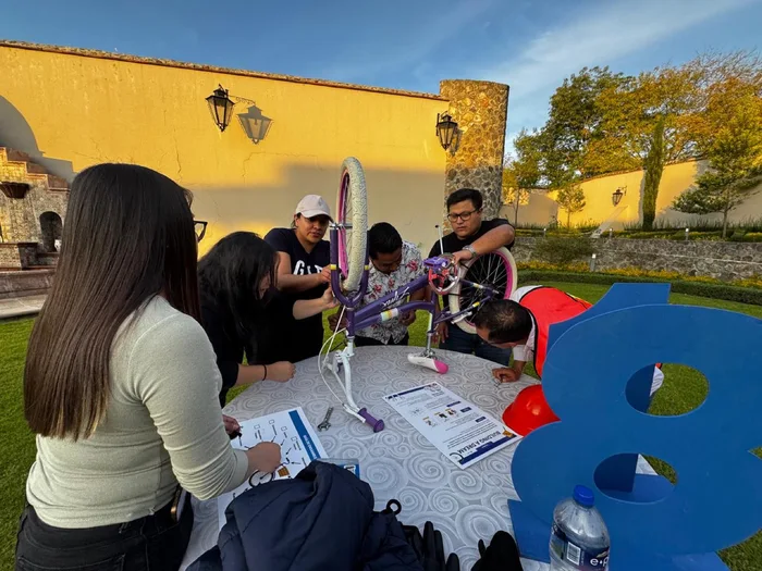 Equipo corporativo durante Building a Dream, actividad de integración