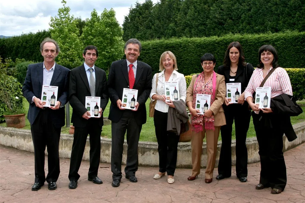 Participantes de Calling The Shots trabajando en equipo