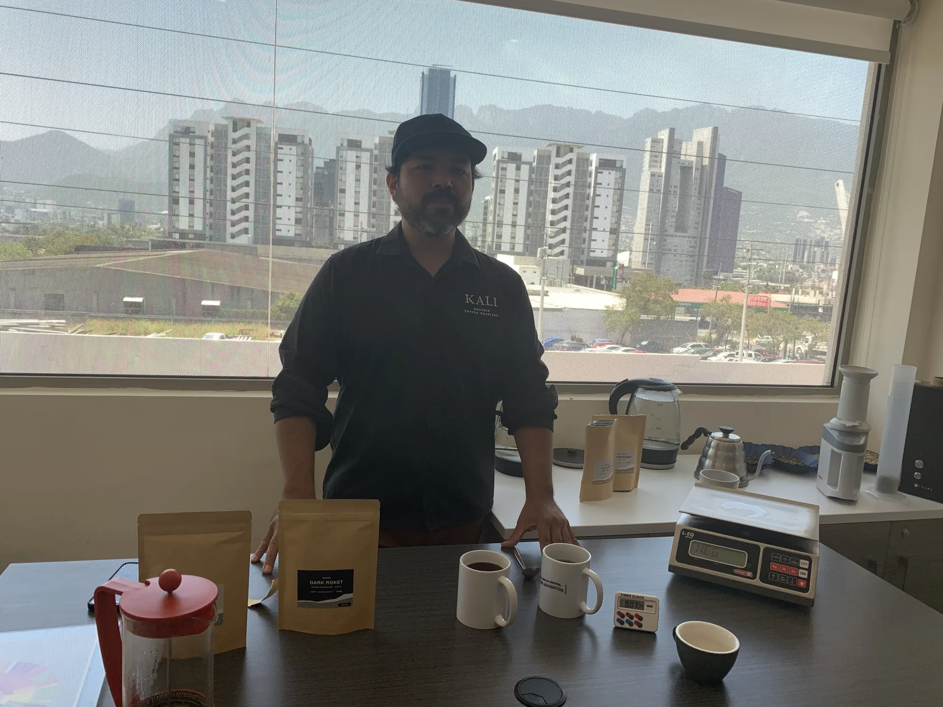 Participantes de Cata de Café trabajando en equipo