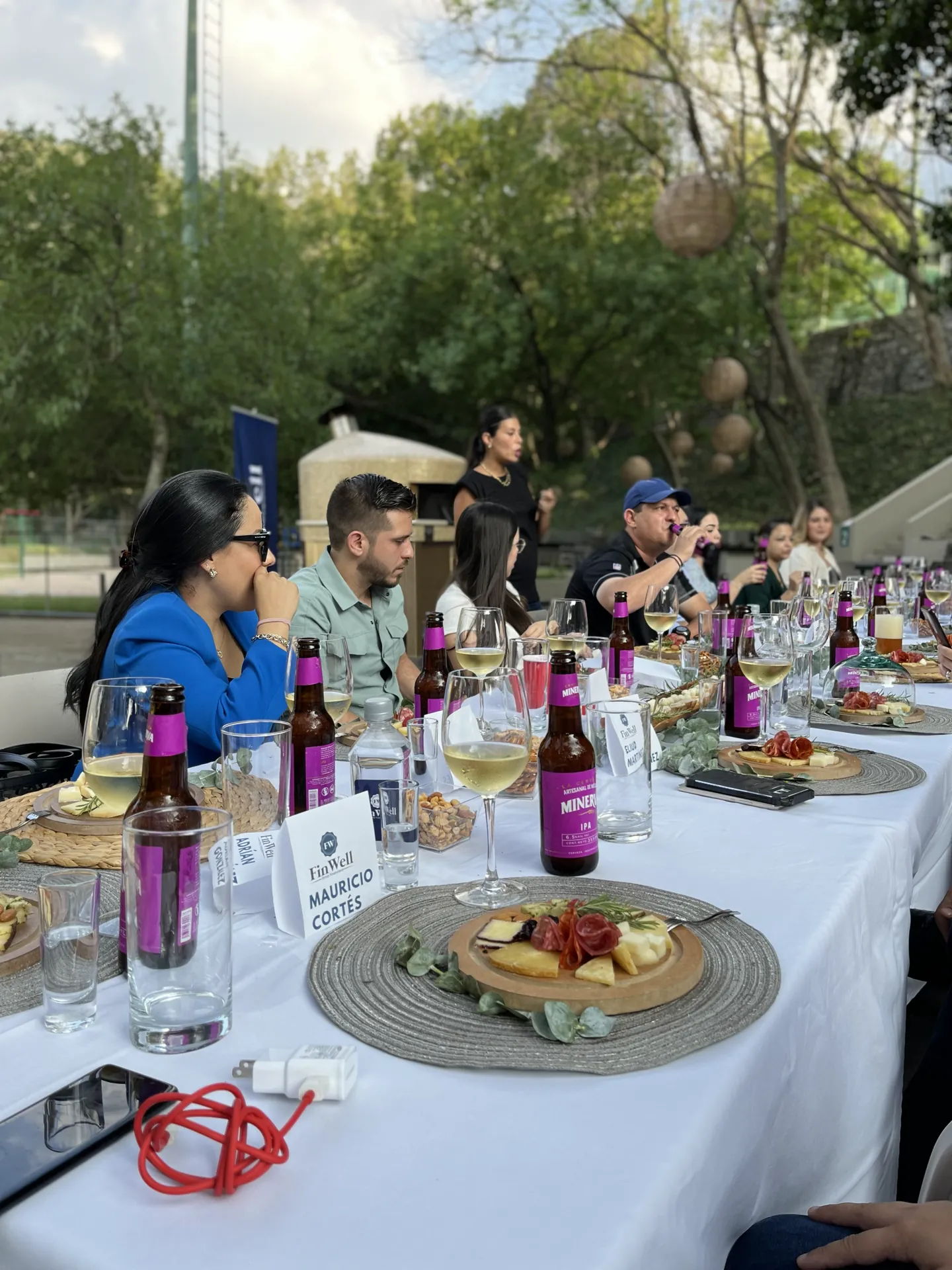 Colaboradores en plena dinámica de Cata de Quesos