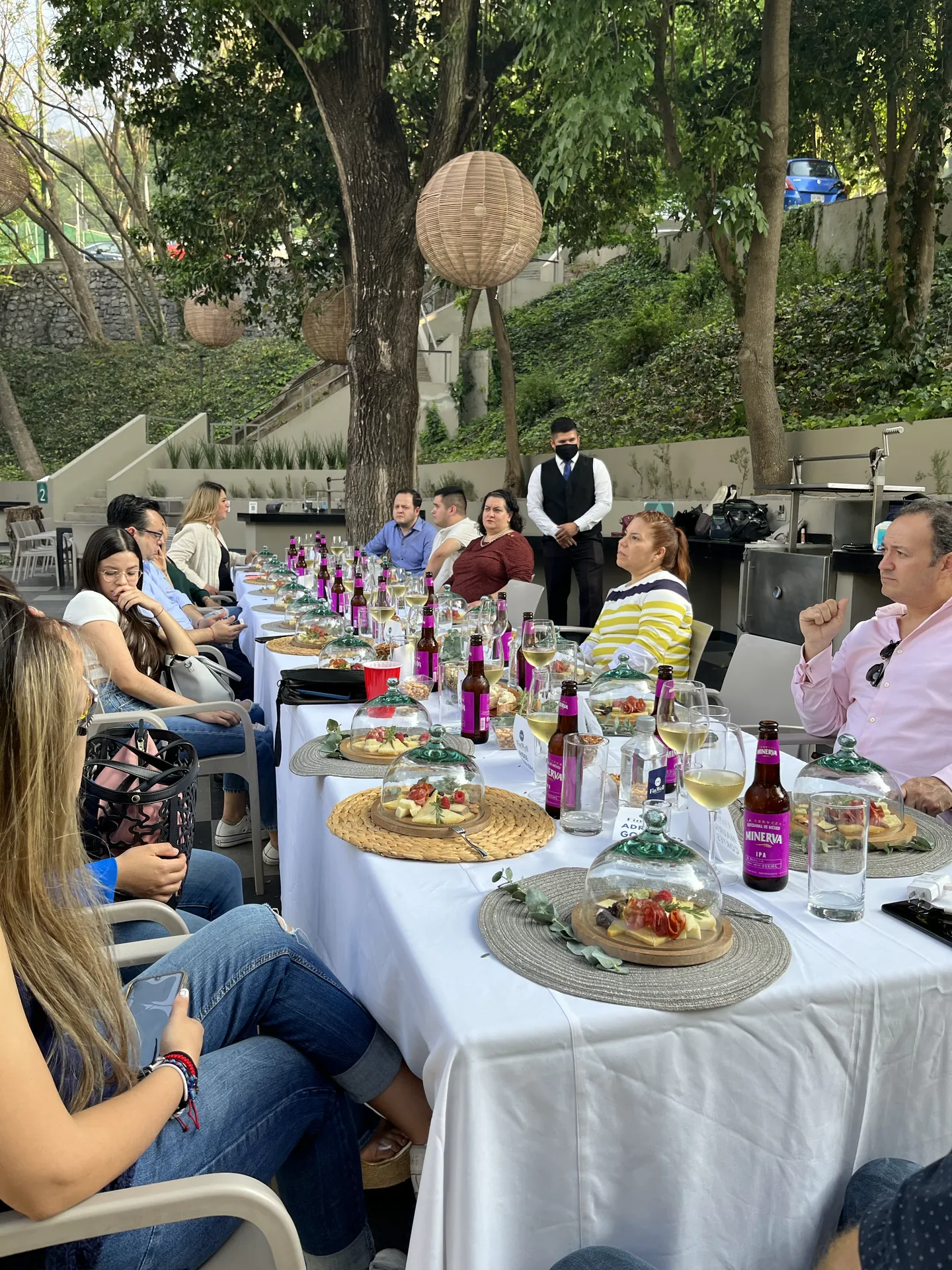 Equipo corporativo durante Cata de Quesos, actividad de integración