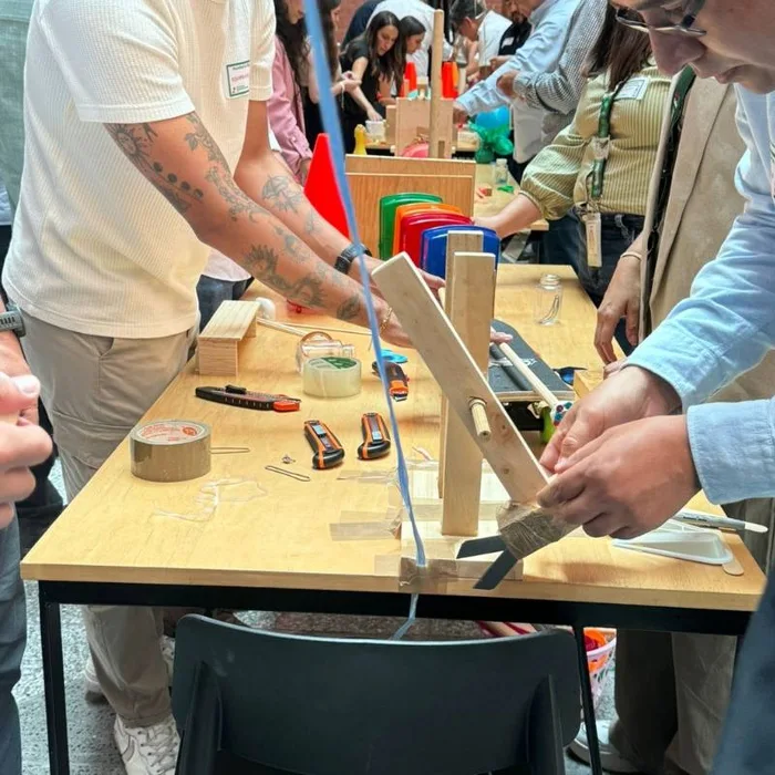 Momento 5 de Chain Reaction Table Top