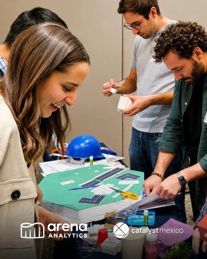 Colaboradores en plena dinámica de City build