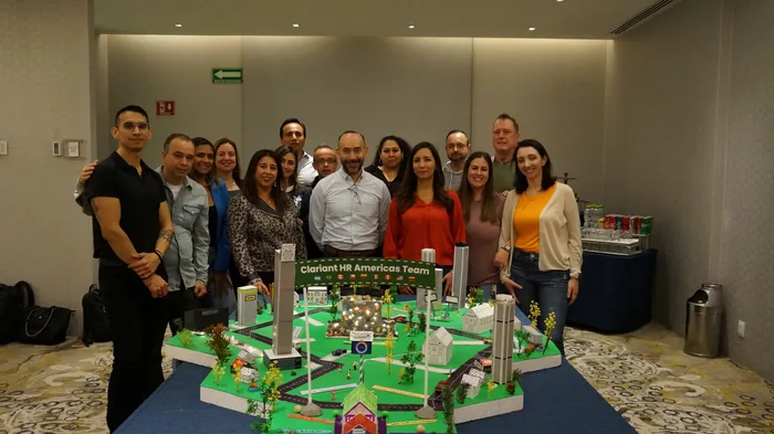 Colaboradores en plena dinámica de City build