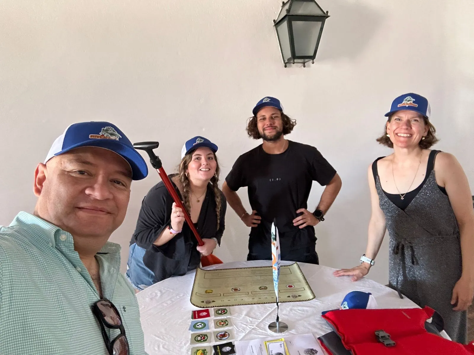 Colaboradores en plena dinámica de River Runner