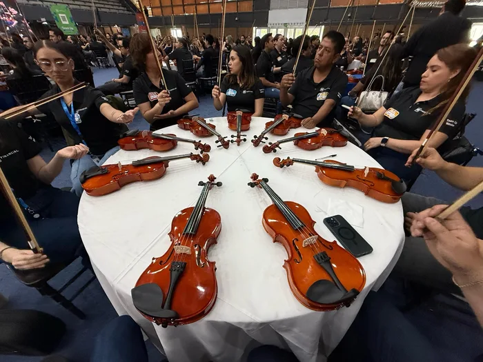 Colaboradores en plena dinámica de Crescendo