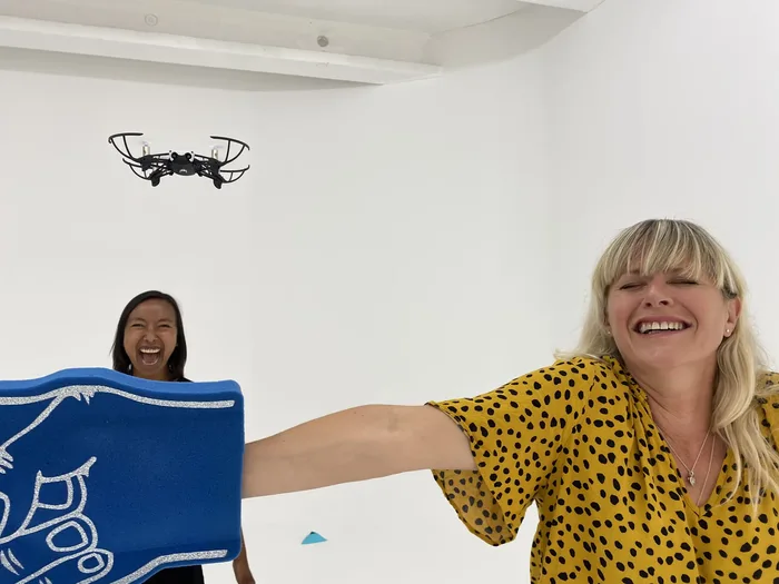 Colaboradores en plena dinámica de Drone Control