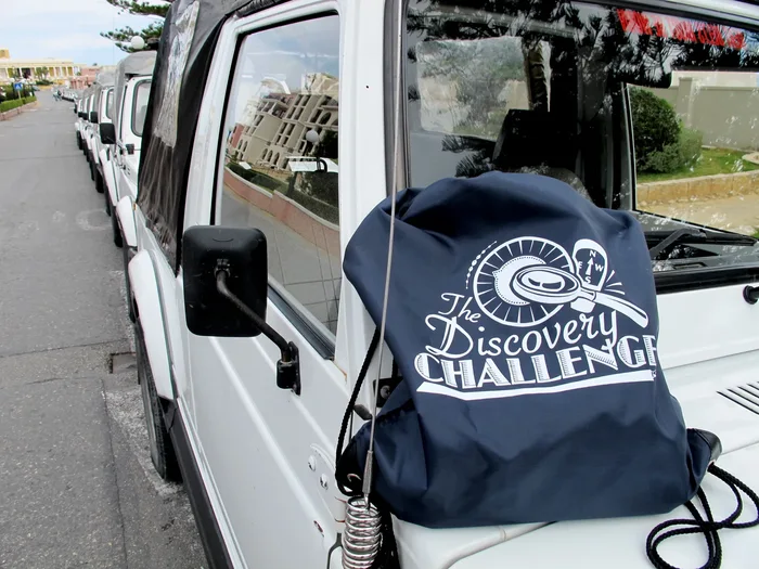 Participantes de Discovery Challenge trabajando en equipo