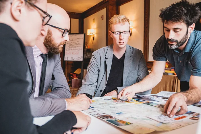 Colaboradores en plena dinámica de Escape The Blizzard