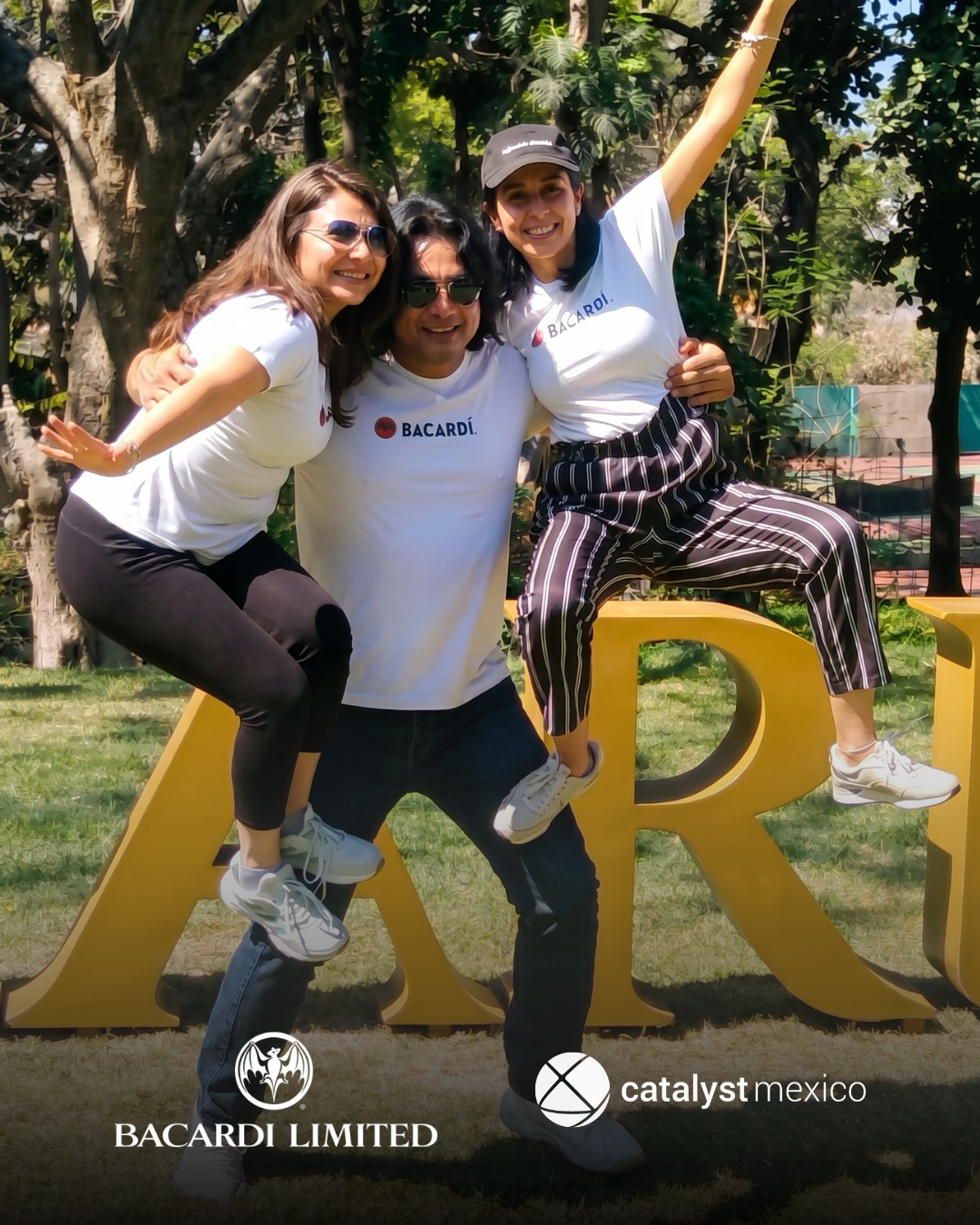 Equipo corporativo durante Escape the Maze, actividad de integración
