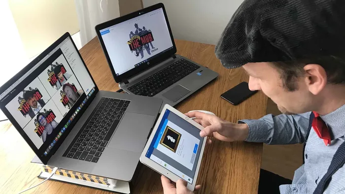 Colaboradores jugando Escape the Mob - Online a distancia