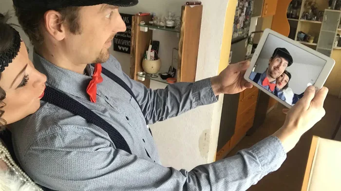 Equipo remoto durante Escape the Mob - Online, actividad de integración en línea