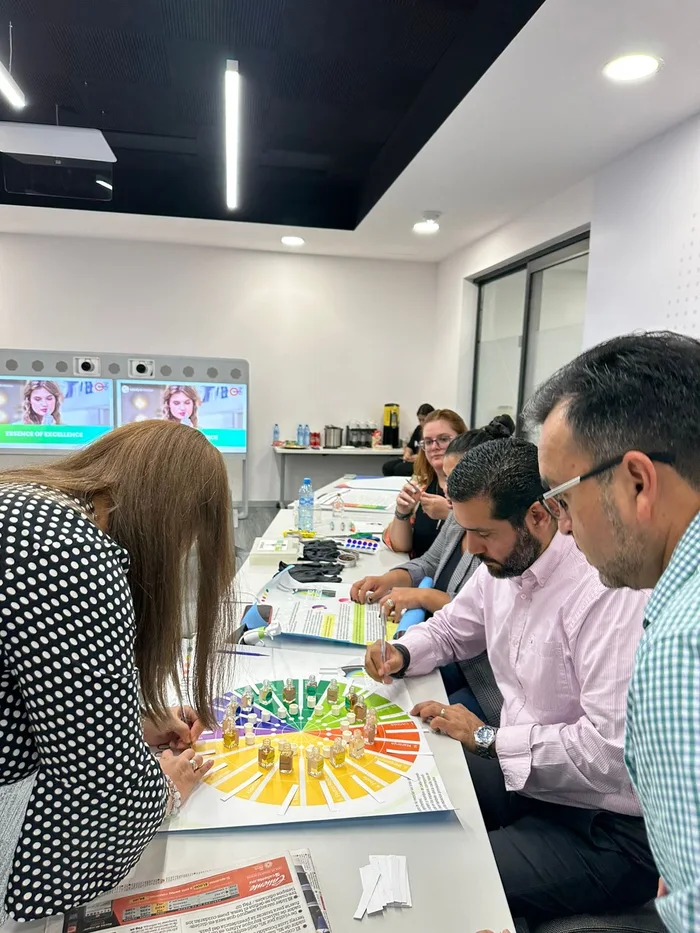 Momento 6 de Essence of Excellence AI