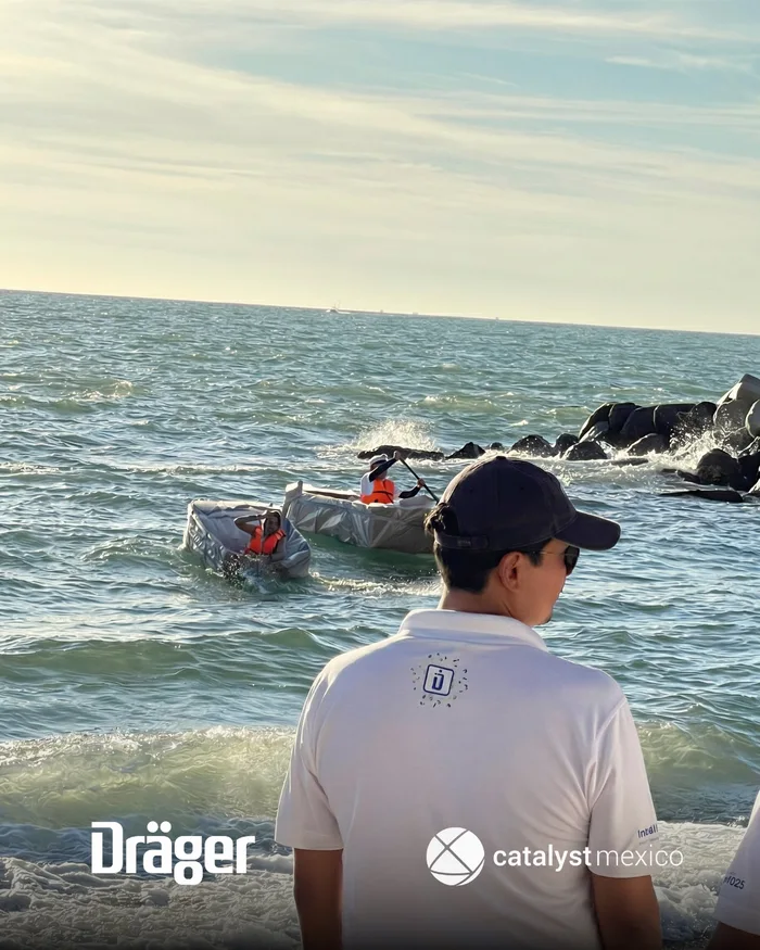 Colaboradores en plena dinámica de Flat Out Afloat
