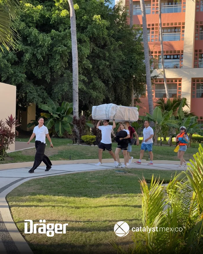 Colaboradores en plena dinámica de Flat Out Afloat