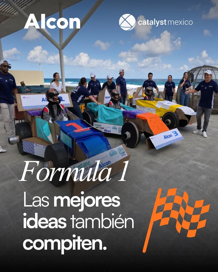 Colaboradores en plena dinámica de Flat Out Formula One