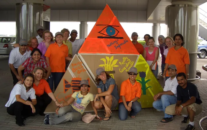 Flat Out: Pyramid Puzzle: team building para empresas en México