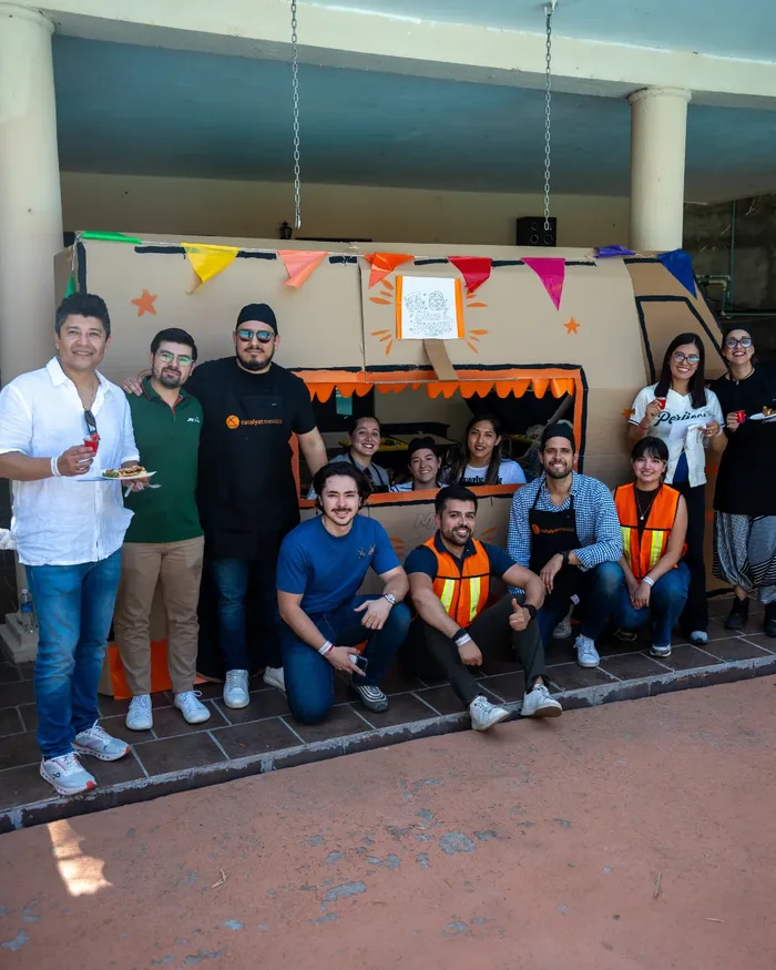 Momento de Food Truck Challenge, dinámica de integración por Catalyst