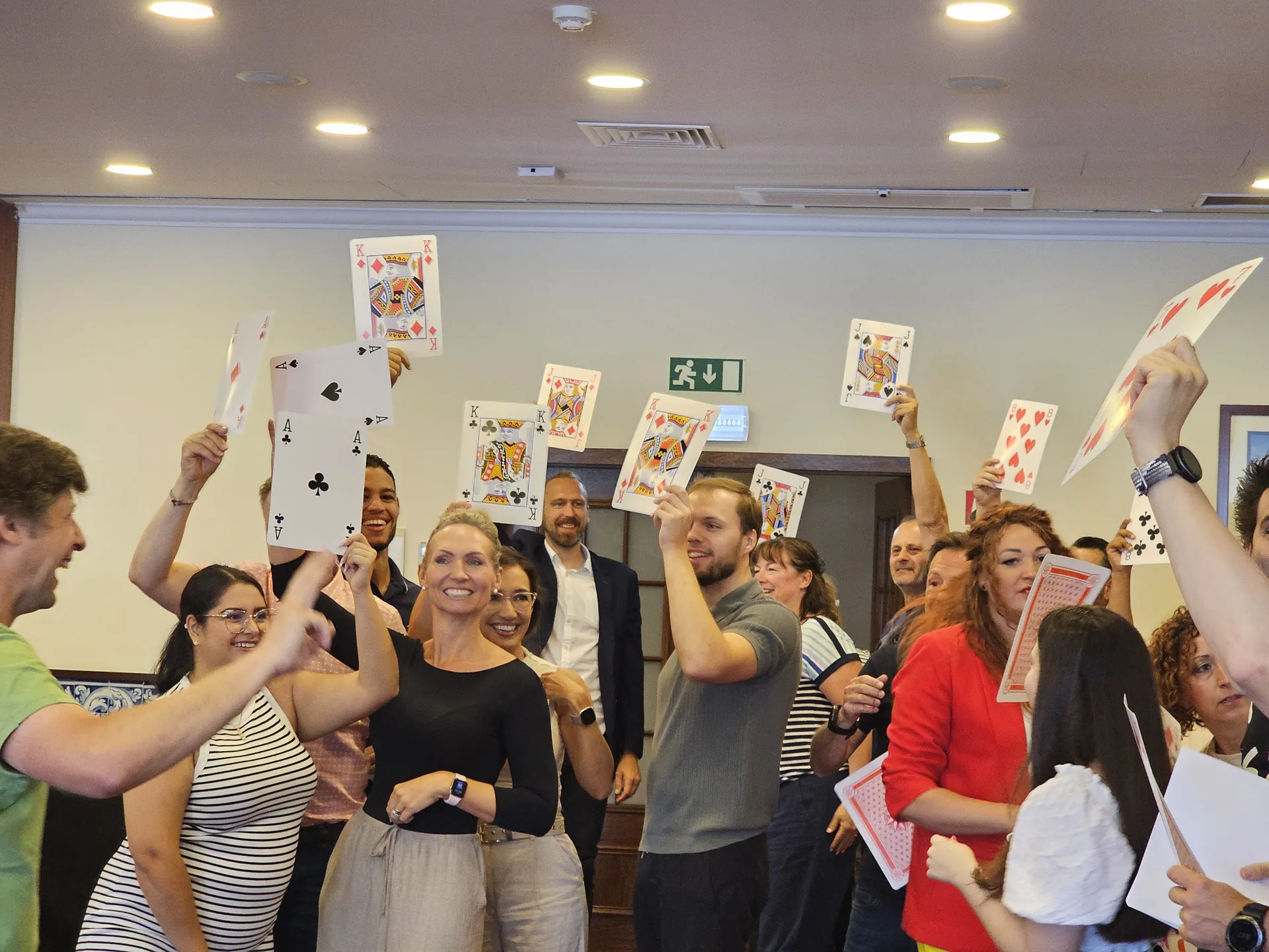 Equipo corporativo durante Full House, actividad de integración