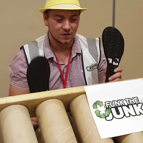 Momento 1 de Funk the Junk