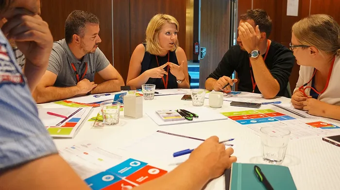 Global Innovation Game IA: team building para empresas en México