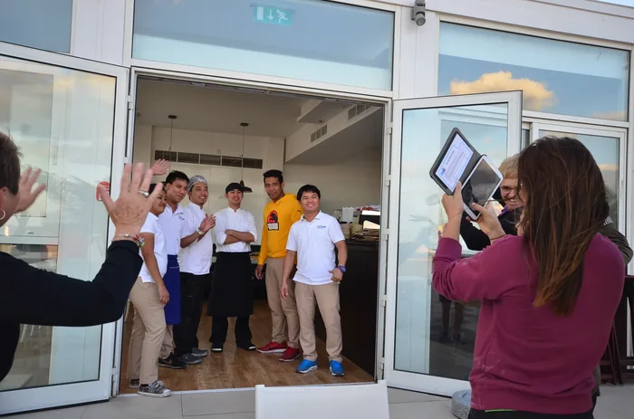 Colaboradores en plena dinámica de Go Give