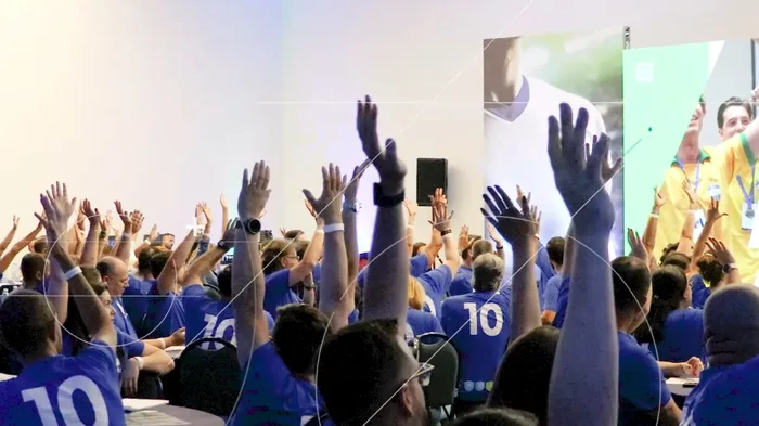 Equipo corporativo durante GOALL!!, actividad de integración