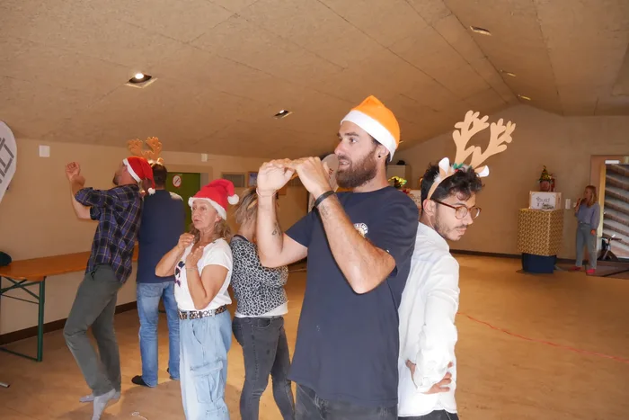 Equipo corporativo durante iBuild Festive, actividad de integración