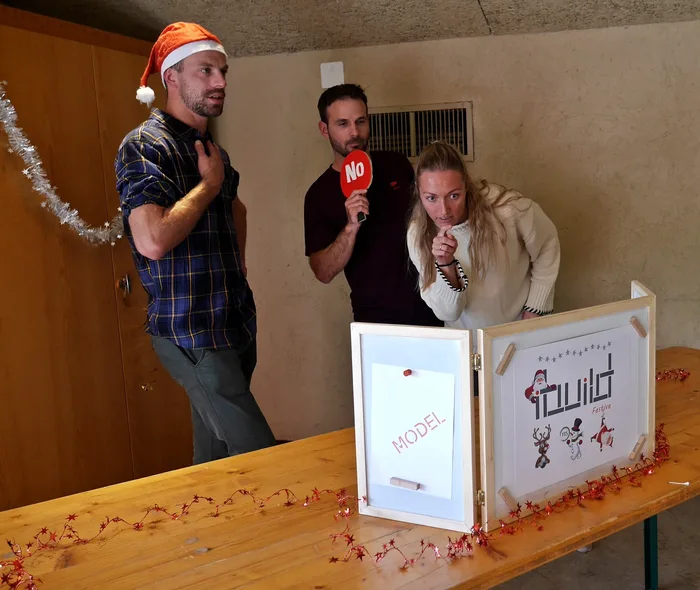 Participantes de iBuild Festive trabajando en equipo