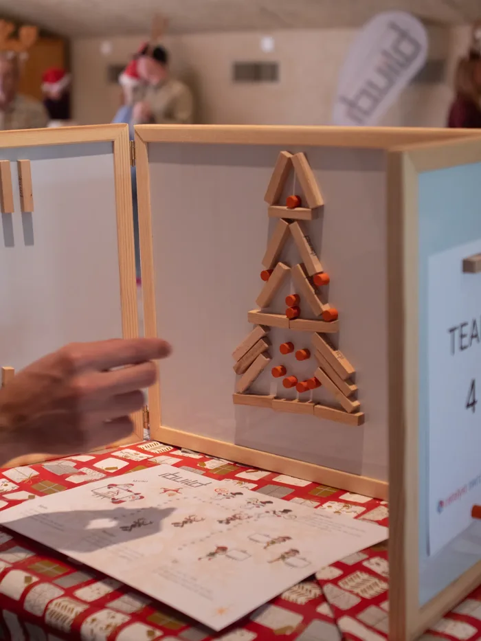 Colaboradores en plena dinámica de iBuild Festive