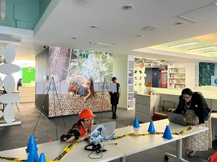 Equipo corporativo durante Ibuild para equipos híbridos, actividad de integración