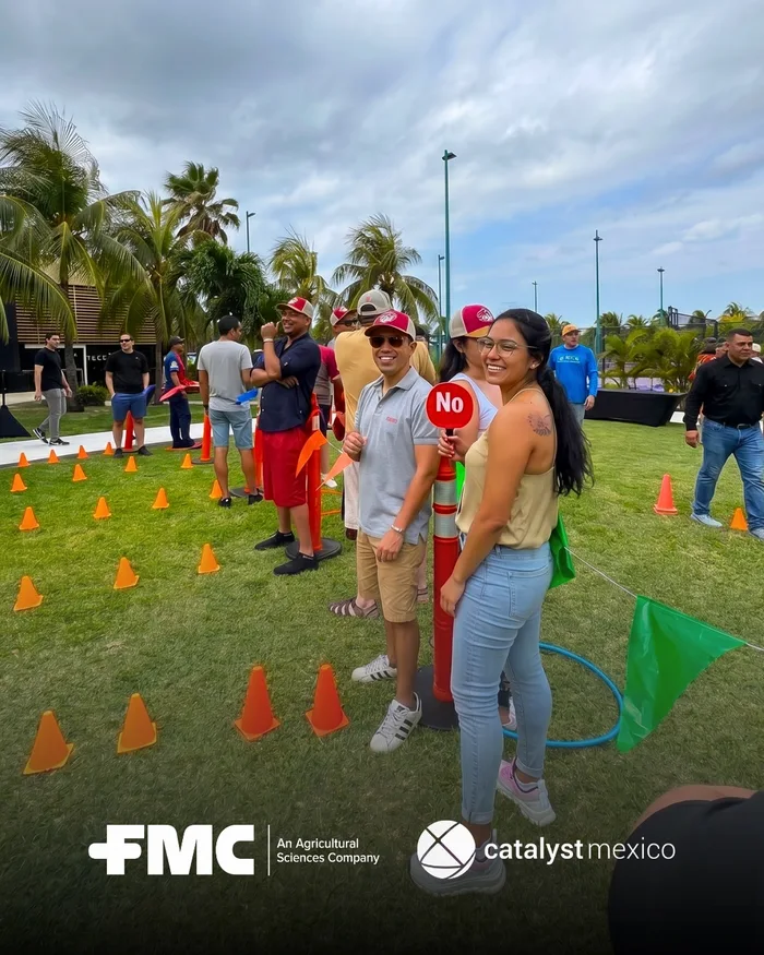 Equipo corporativo durante Ibuild, actividad de integración