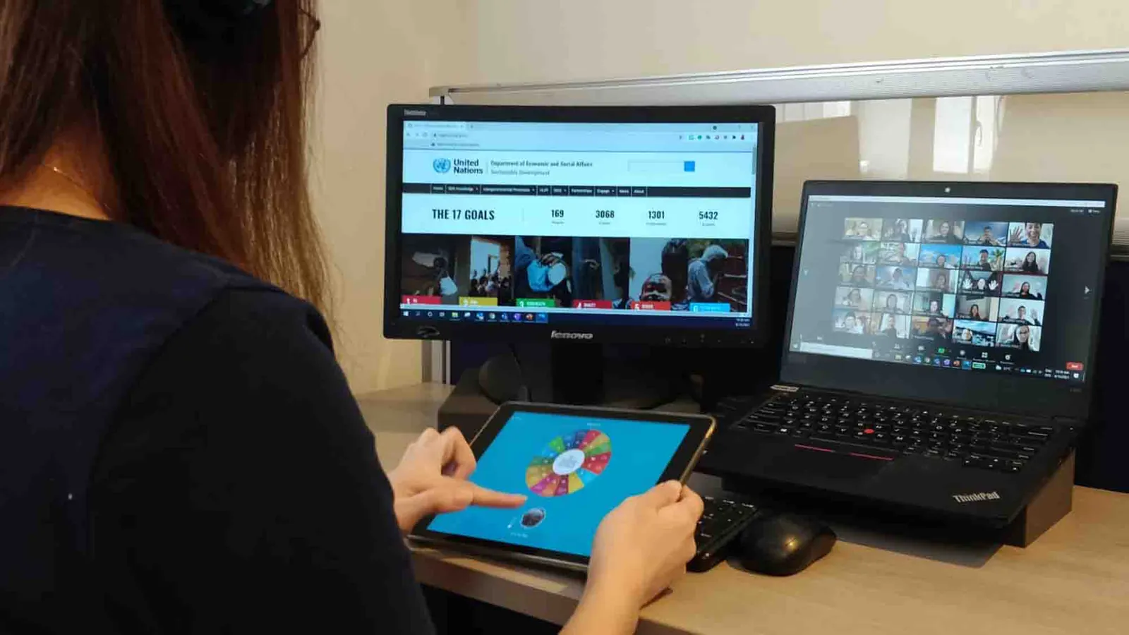 Equipo remoto durante Impact Online, actividad de integración en línea