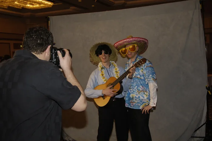 Colaboradores en plena dinámica de In the picture