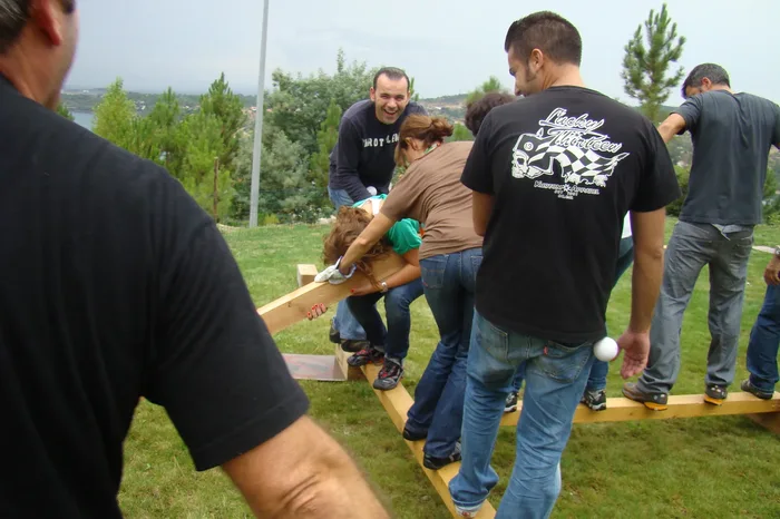 Equipo corporativo durante Treasure Island, actividad de integración