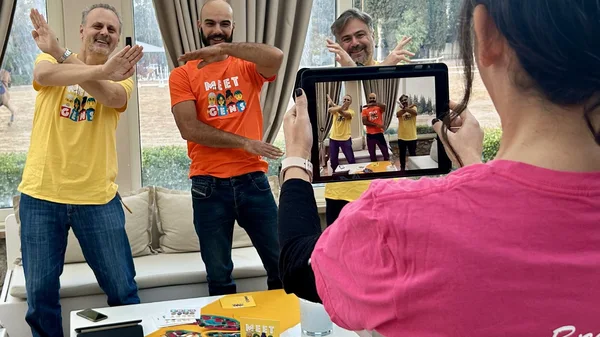 Momento 1 de Meet the Gens